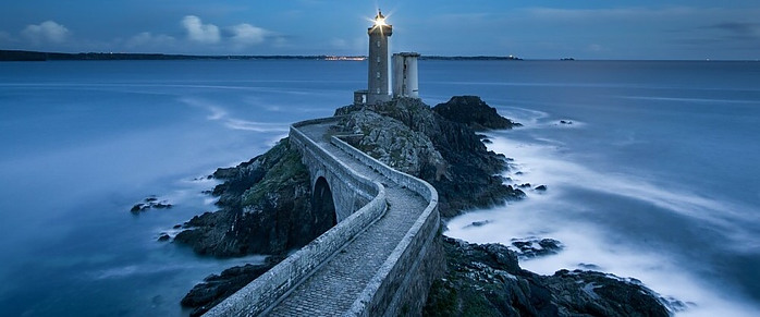 a beautiful bridge and lighthouse that would have involved a stone mason
